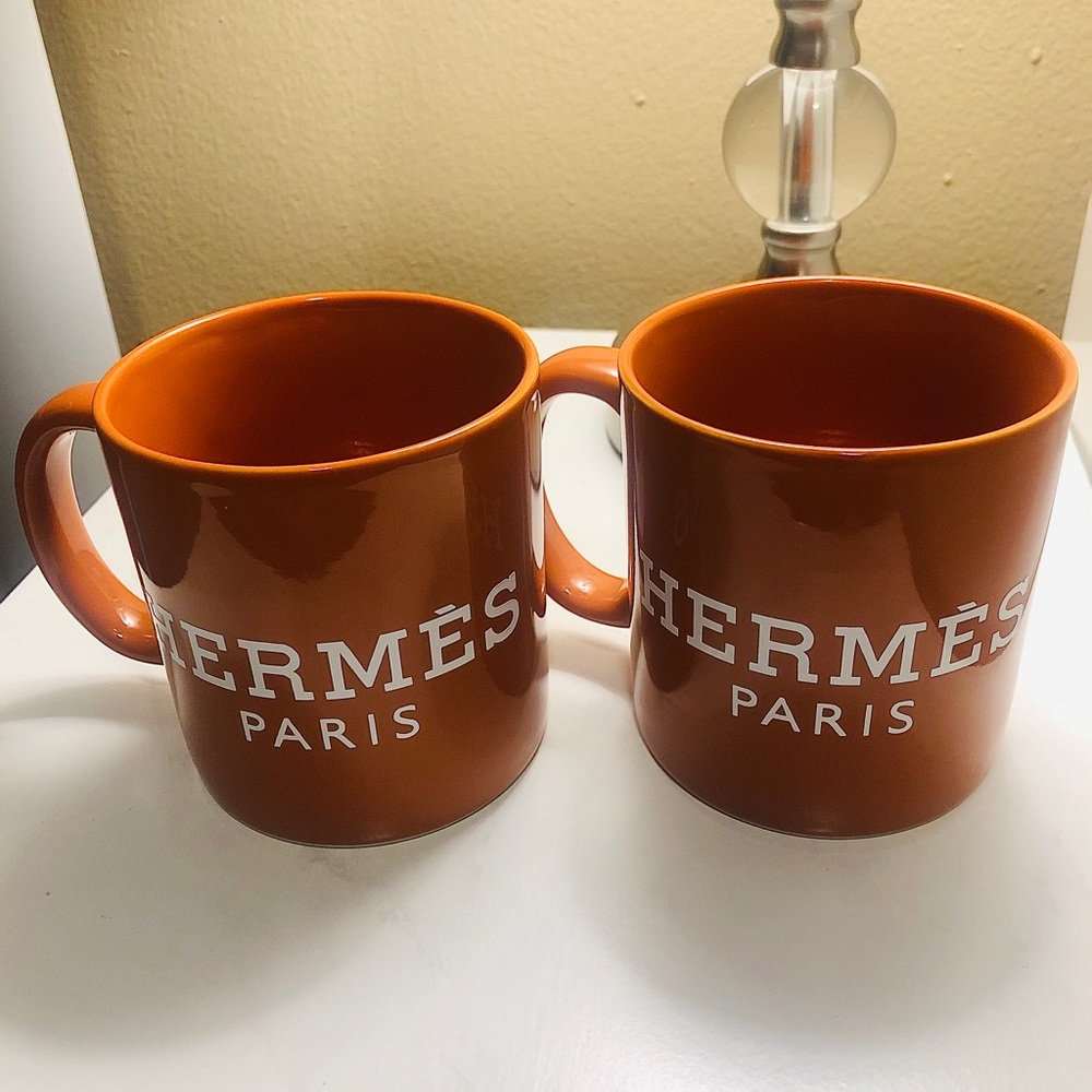 2 coffee mugs